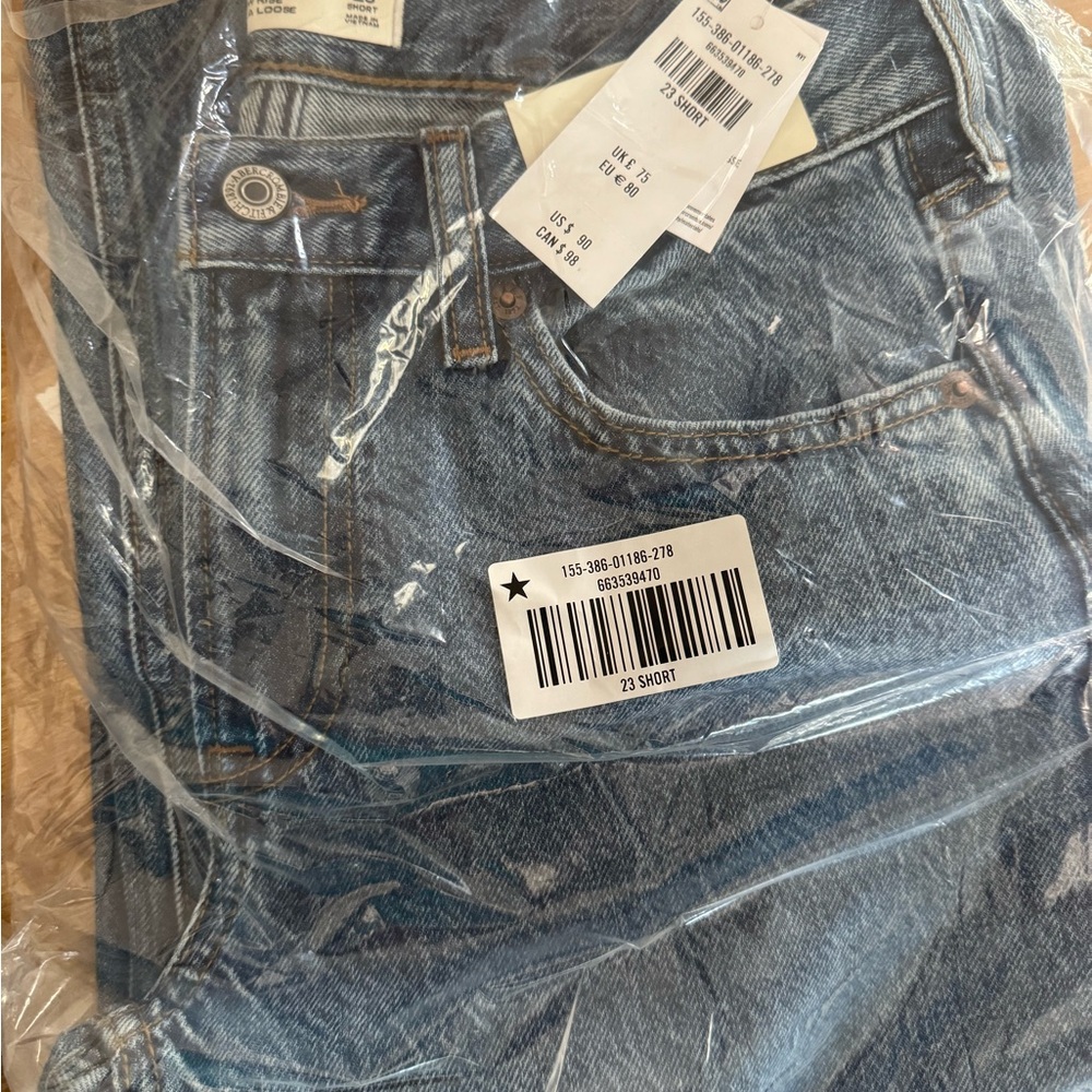 Women’s Abercrombie & Fitch Light Blue Low Rise Ultra Loose Jeans 23 short
